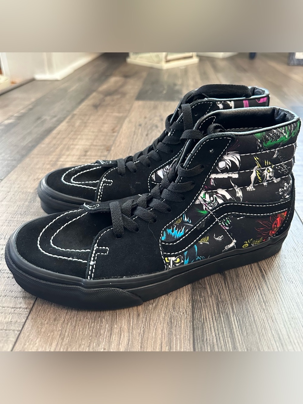 VANS Disney x Sk8- High Villains, Disney 100 Men’s 6.5 Women’s 8